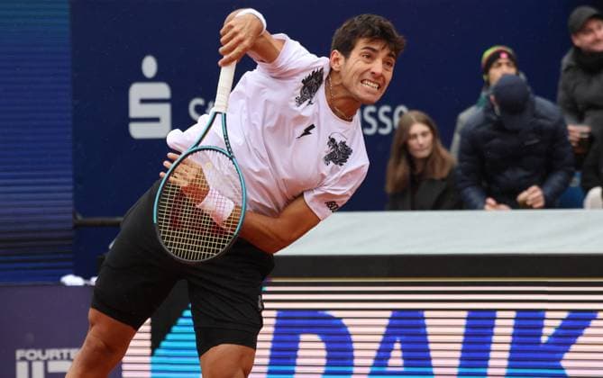 Cristian Garin CHI serving Tennis BMW Open 2024 Munich 19 04 2024 PHOTO Mladen Lackovic LakoPress