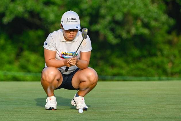 THE WOODLANDS, TX - APRIL 19: Nasa Hataoka (JPN) lines up her birdie putt on 1 during Rd2 of the Chevron Championship at The Club at Carlton Woods on April 19, 2024 in The Woodlands, Texas. (Photo by Ken Murray Icon Sportswire) GOLF: APR 19 LPGA, Golf Damen The Chevron Championship EDITORIAL USE ONLY Icon240419016
