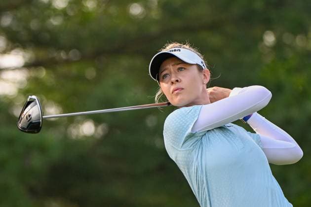 THE WOODLANDS, TX - APRIL 19: Nelly Korda (USA) watches her tee shot on 2 during Rd2 of the Chevron Championship at The Club at Carlton Woods on April 19, 2024 in The Woodlands, Texas. (Photo by Ken Murray Icon Sportswire) GOLF: APR 19 LPGA, Golf Damen The Chevron Championship EDITORIAL USE ONLY Icon240419031