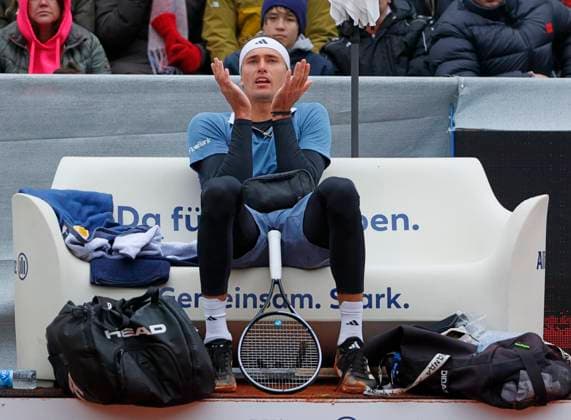 19 04 2024, BMW Open 2024, MTTC Iphitos Munich , Tennis, Sport, in the picture Alexander Zverev GER no longer understands the world