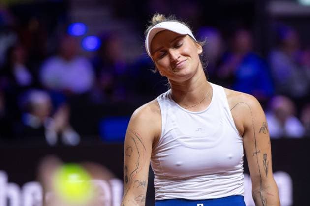 Marketa Vondrousova Czech Republic in picture is unhappy, Marketa Vondrousova Czech Republic vs Aryna Sabalenka Belarus , Quarterfinals, Singles, GER, Porsche Tennis Grand Prix Stuttgart, WTA 500, 19 04 2024 GER, Porsche Tennis Grand Prix Stuttgart, WTA 500, 19 04 2024 Stuttgart Copyright: xEibner-Pressefoto Memmlerx EP_MMR