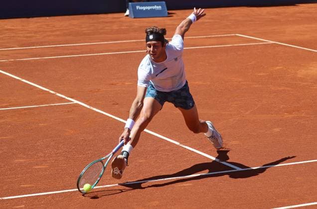 Barcelona Open Banc Sabadell 2024 Tomas Martin Etcheverry is playing against Cameron Norrie in the quarterfinals of the Barcelona Open Banc Sabadell, the 71st Conde de Godo Trophy, at the Real Club de Tennis Barcelona 1899 in Barcelona, Spain, on April 19, 2024. Barcelona Spain  Copyright: xUrbanandsportx originalFilename:urbanandsport-barcelon240419_npYH3.jpg