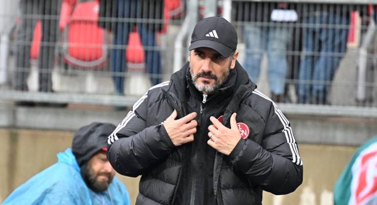 19 04 2024 Soccer Season 2023 2024 2 Soccer Bundesliga 30 Matchday 1 FC Nürnberg FCN Club SC Paderborn 07 SCP Sportfoto Zink xwoxzix DFL regulations prohibit any use of photographs as image sequences and or quasi video only for editorial use Cristian Fiel Trainer 1 FC Nürnberg FCN