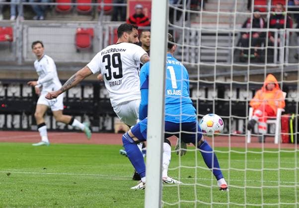19 04 2024 Soccer Season 2023 2024 2 Soccer Bundesliga 30 Matchday 1 FC Nuremberg FCN Club SC Paderborn 07 SCP Sportfoto Zink DaMa xdaxmax DFL regulations prohibit any use of photographs as image sequences and or quasi video only for editorial use Goal Goal Shot to 0 1 Goalscorer Adriano Grimaldi 39, SC Paderborn vs Carl Klaus 1, 1 FC Nuremberg FCN