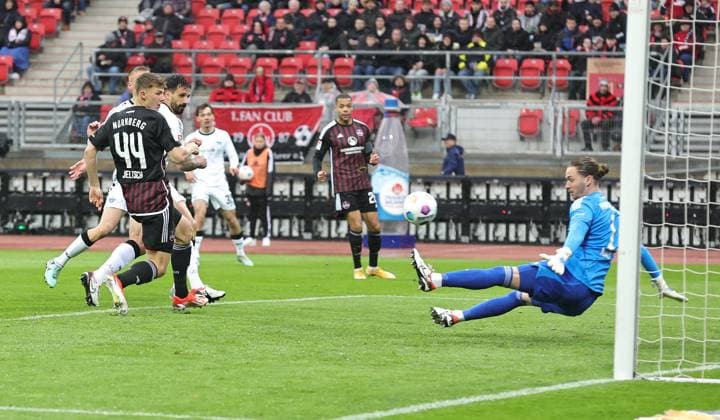 19 04 2024 Soccer season 2023 2024 2 Soccer Bundesliga 30 Matchday 1 FC Nuremberg FCN Club SC Paderborn 07 SCP Sportfoto Zink DaMa xdaxmax DFL regulations prohibit any use of photographs as image sequences and or quasi video only for editorial use Carl Klaus 1, 1 FC Nuremberg FCN keeps header header header header chance by Adriano Grimaldi 39, SC Paderborn