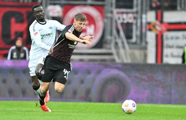 19 04 2024 Soccer Season 2023 2024 2 Soccer Bundesliga 30 Matchday 1 FC Nürnberg FCN Club SC Paderborn 07 SCP Sportfoto Zink xwoxzix DFL regulations prohibit any use of photographs as image sequences and or quasi video only for editorial use Sirlord Conteh 11, SC Paderborn 07 Finn Jeltsch 44, 1 FC Nürnberg FCN