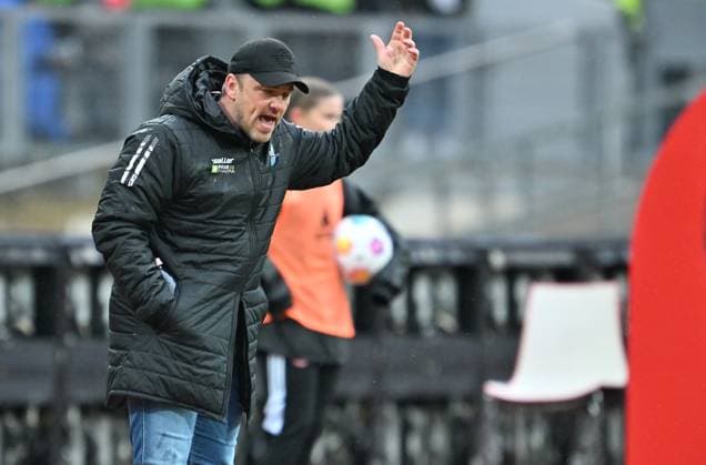 19 04 2024 Soccer Season 2023 2024 2 Soccer Bundesliga 30 Matchday 1 FC Nürnberg FCN Club SC Paderborn 07 SCP Sportfoto Zink xwoxzix DFL regulations prohibit any use of photographs as image sequences and or quasi video only for editorial use Lukas Kwasniok Trainer SC Paderborn 07 excited