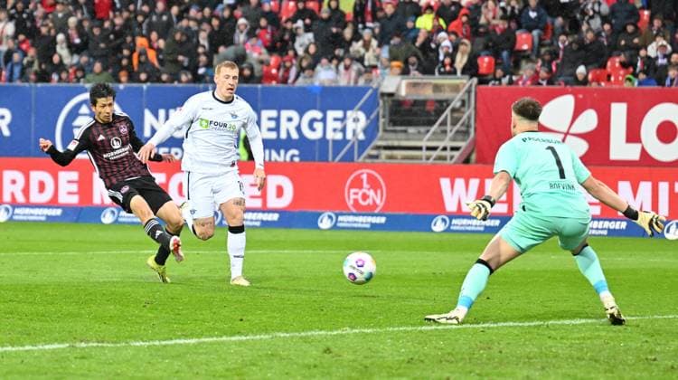 19 04 2024 Soccer Season 2023 2024 2 Soccer Bundesliga 30 Matchday 1 FC Nürnberg FCN Club SC Paderborn 07 SCP Sportfoto Zink xwoxzix DFL regulations prohibit any use of photographs as image sequences and or quasi video only for editorial use Kanji Okunuki 11, 1 FC Nürnberg FCN scores goal goal shot against Laurin Curda 17, SC Paderborn 07 Pelle Boevink 1, SC Paderborn 07 scores goal shot is disallowed for offside after video evidence VAR