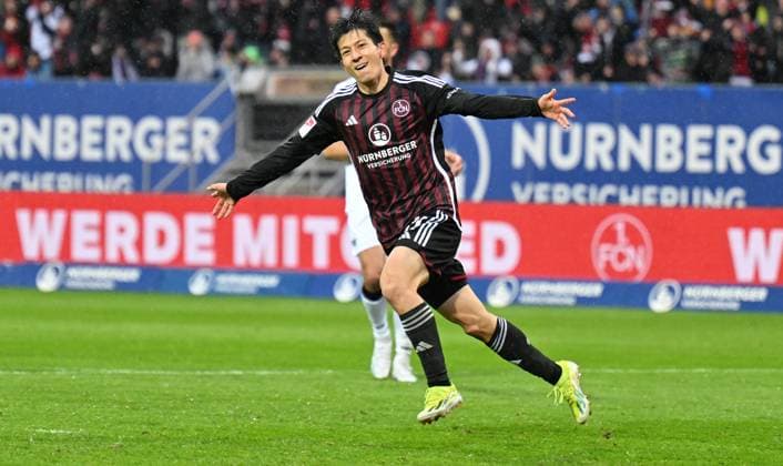 19 04 2024 Soccer Season 2023 2024 2 Soccer Bundesliga 30 Matchday 1 FC Nürnberg FCN Club SC Paderborn 07 SCP Sportfoto Zink xwoxzix DFL regulations prohibit any use of photographs as image sequences and or quasi video only for editorial use Kanji Okunuki 11, 1 FC Nürnberg FCN Torjubel Jubel Freude zu früh Treffer Tor Torschuß wird wegen Abseits nach Videobeweis VAR aberkannt