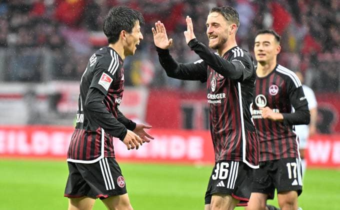 19 04 2024 Soccer Season 2023 2024 2 Soccer Bundesliga 30 Matchday 1 FC Nürnberg FCN Club SC Paderborn 07 SCP Sportfoto Zink xwoxzix DFL regulations prohibit any use of photographs as image sequences and or quasi video only for editorial use Kanji Okunuki 11, 1 FC Nürnberg FCN Torjubel Jubel Freude zu früh mit Lukas Schleimer 36, 1 FC Nürnberg FCN Treffer Tor Torschuß wird wegen Abseits nach Videobeweis VAR aberkannt