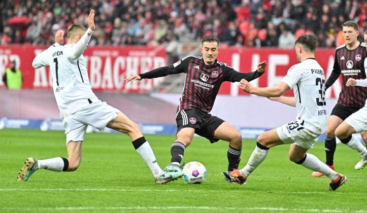 19 04 2024 Soccer Season 2023 2024 2 Soccer Bundesliga 30 Matchday 1 FC Nürnberg FCN Club SC Paderborn 07 SCP Sportfoto Zink xwoxzix DFL regulations prohibit any use of photographs as image sequences and or quasi video only for editorial use Filip Bilbija 7, SC Paderborn 07 Jens Castrop 17, 1 FC Nürnberg FCN Marcel Hoffmeier 33, SC Paderborn