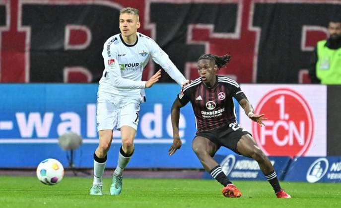 19 04 2024 Soccer Season 2023 2024 2 Soccer Bundesliga 30 Matchday 1 FC Nürnberg FCN Club SC Paderborn 07 SCP Sportfoto Zink xwoxzix DFL regulations prohibit any use of photographs as image sequences and or quasi video only for editorial use Filip Bilbija 7, SC Paderborn 07 Joseph Hungbo 23, 1 FC Nürnberg FCN