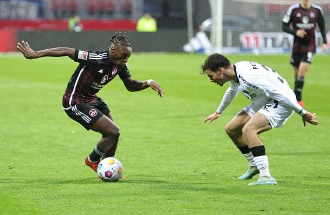 19 04 2024 Soccer Season 2023 2024 2 Soccer Bundesliga 30 Matchday 1 FC Nürnberg FCN Club SC Paderborn 07 SCP Sportfoto Zink DaMa xdaxmax DFL regulations prohibit any use of photographs as image sequences and or quasi video only for editorial use Joseph Hungbo 23, 1 FC Nürnberg FCN Aaron Zehnter 32, SC Paderborn 07