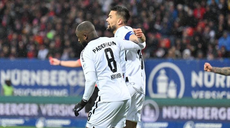 19 04 2024 Soccer Season 2023 2024 2 Soccer Bundesliga 30 Matchday 1 FC Nürnberg FCN Club SC Paderborn 07 SCP Sportfoto Zink xwoxzix DFL regulations prohibit any use of photographs as image sequences and or quasi video only for editorial use Torjubel Jubel nach Treffer Tor Torschuß zum 0 2 durch Visar Musliu 16, SC Paderborn 07 David Kinsombi 8, SC Paderborn 07 Visar Musliu 16, SC Paderborn 07