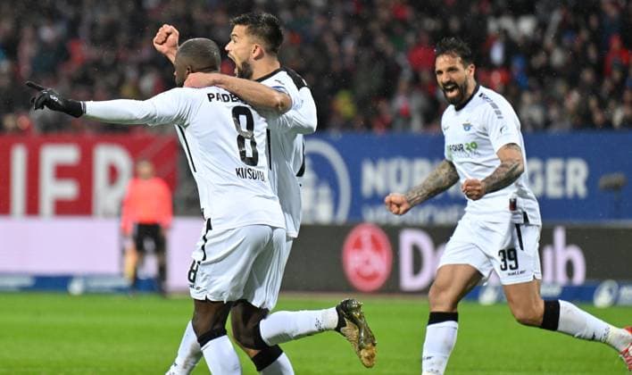 19 04 2024 Soccer Season 2023 2024 2 Soccer Bundesliga 30 Matchday 1 FC Nürnberg FCN Club SC Paderborn 07 SCP Sportfoto Zink xwoxzix DFL regulations prohibit any use of photographs as image sequences and or quasi video only for editorial use Torjubel Jubel nach Treffer Torschuß zum 0 2 durch Visar Musliu 16, SC Paderborn 07 David Kinsombi 8, SC Paderborn 07 Visar Musliu 16, SC Paderborn 07 Adriano Grimaldi 39, SC Paderborn 07