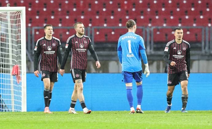 19 04 2024 Soccer Season 2023 2024 2 Soccer Bundesliga 30 Matchday 1 FC Nürnberg FCN Club SC Paderborn 07 SCP Sportfoto Zink DaMa xdaxmax DFL regulations prohibit any use of photographs as image sequences and or quasi video only for editorial use Florian Flick 6, 1 FC Nürnberg FCN Jannes Kilian Horn 38, 1 FC Nürnberg FCN Carl Klaus 1, 1 FC Nürnberg FCN Jens Castrop 17, 1 FC Nürnberg FCN disappointed disappointment