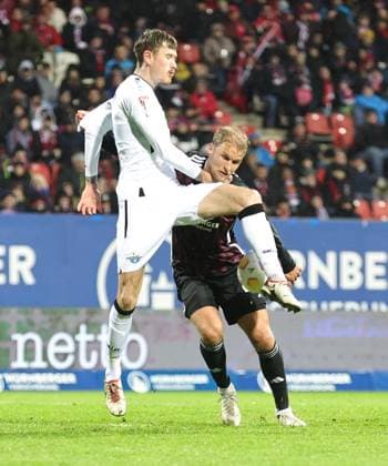 19 04 2024 Soccer Season 2023 2024 2 Soccer Bundesliga 30 Matchday 1 FC Nuremberg FCN Club SC Paderborn 07 SCP Sportfoto Zink DaMa xdaxmax DFL regulations prohibit any use of photographs as image sequences and or quasi video only for editorial use Calvin Brackelmann 4, SC Paderborn 07 Sebastian Andersson 20, 1 FC Nuremberg FCN