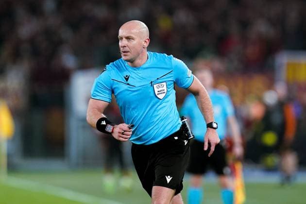 AS Roma v AC Milan - Quarter-Final Second Leg - UEFA Europa League 2023 24 Referee Szymon Marciniak looks on during the UEFA Europa League 2023 24 Quarter-Final second leg match between AS Roma and AC Milan at Stadio Olimpico on April 18, 2024 in Rome, Italy. Rome Stadio Olimpico Rome Italy Copyright: xGiuseppexMaffiax UEL_Roma-Milan_180424_LIA0162A
