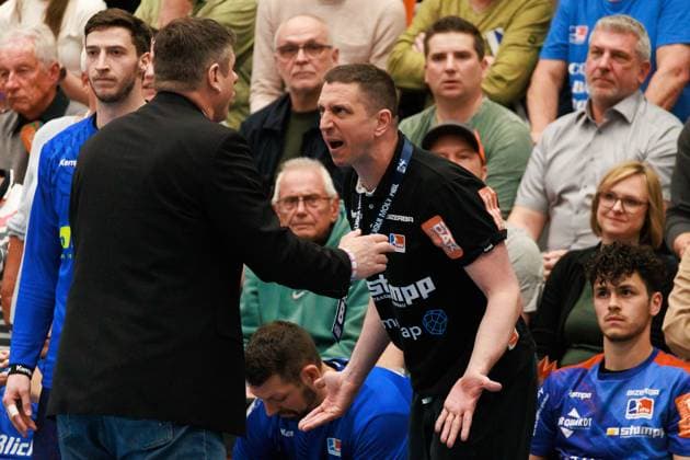 Jens Buerkle HBW Balingen Weilstetten, coach is disappointed disappointed, dissatisfied, angry angry, emotions, anger, sadness HBW Balingen Weilstetten HBW vs Bergischer HC BHC , handball, men, Liqui Moly Handball Bundesliga HBL , 29 Matchday, Season 2023 2024, 19 04 2024 HBW Balingen Weilstetten HBW vs Bergischer HC BHC , Handball, Men, Liqui Moly Handball Bundesliga HBL , 29 Matchday, Season 2023 2024, 19 04 2024 Balingen Copyright: xEibnerxPressefoto OliverxSchmidtx EP_OST