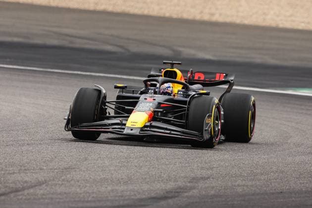 01 VERSTAPPEN Max (nld), Red Bull Racing RB20, action during the Formula 1 Lenovo Chinese Grand Prix 2024, 5th round of the 2024 Formula One World Championship, WM, Weltmeisterschaft from April 19 to 21, 2024 on the Shanghai International Circuit, in Shanghai, China - F1 - CHINESE GRAND PRIX 2024 DPPI Panoramic  240420_R05_CHINA_DP_XB3_3003