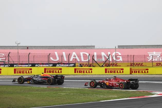 11 PEREZ Sergio (mex), Red Bull Racing RB20, action and 16 LECLERC Charles (mco), Scuderia Ferrari SF-24, action during the Formula 1 Lenovo Chinese Grand Prix 2024, 5th round of the 2024 Formula One World Championship, WM, Weltmeisterschaft from April 19 to 21, 2024 on the Shanghai International Circuit, in Shanghai, China - F1 - CHINESE GRAND PRIX 2024 DPPI Panoramic 240420_R05_CHINA_DP_FG000063