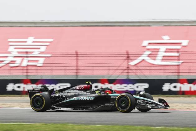 44 HAMILTON Lewis (gbr), Mercedes AMG F1 Team W15, action during the Formula 1 Lenovo Chinese Grand Prix 2024, 5th round of the 2024 Formula One World Championship, WM, Weltmeisterschaft from April 19 to 21, 2024 on the Shanghai International Circuit, in Shanghai, China - F1 - CHINESE GRAND PRIX 2024 DPPI Panoramic  240420_R05_CHINA_DP_FG009636