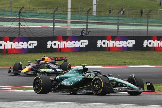 14 ALONSO Fernando (spa), Aston Martin F1 Team AMR24, action during the Formula 1 Lenovo Chinese Grand Prix 2024, 5th round of the 2024 Formula One World Championship, WM, Weltmeisterschaft from April 19 to 21, 2024 on the Shanghai International Circuit, in Shanghai, China - F1 - CHINESE GRAND PRIX 2024 DPPI Panoramic  240420_R05_CHINA_DP_FG009975