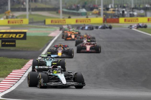 44 HAMILTON Lewis (gbr), Mercedes AMG F1 Team W15, action during the Formula 1 Lenovo Chinese Grand Prix 2024, 5th round of the 2024 Formula One World Championship, WM, Weltmeisterschaft from April 19 to 21, 2024 on the Shanghai International Circuit, in Shanghai, China - F1 - CHINESE GRAND PRIX 2024 DPPI Panoramic  240420_R05_CHINA_DP_FGOO8677