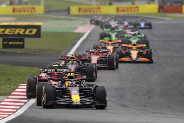 01 VERSTAPPEN Max (nld), Red Bull Racing RB20, action during the Formula 1 Lenovo Chinese Grand Prix 2024, 5th round of the 2024 Formula One World Championship, WM, Weltmeisterschaft from April 19 to 21, 2024 on the Shanghai International Circuit, in Shanghai, China - F1 - CHINESE GRAND PRIX 2024 DPPI Panoramic  240420_R05_CHINA_DP_FGOO8690