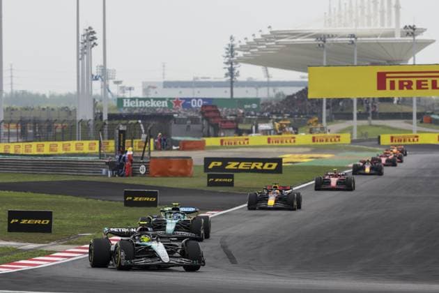 44 HAMILTON Lewis (gbr), Mercedes AMG F1 Team W15, action during the Formula 1 Lenovo Chinese Grand Prix 2024, 5th round of the 2024 Formula One World Championship, WM, Weltmeisterschaft from April 19 to 21, 2024 on the Shanghai International Circuit, in Shanghai, China - F1 - CHINESE GRAND PRIX 2024 DPPI Panoramic  240420_R05_CHINA_DP_FGOO8748