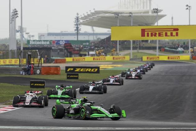 24 ZHOU Guanyu (chi), Stake F1 Team Kick Sauber C44, action during the Formula 1 Lenovo Chinese Grand Prix 2024, 5th round of the 2024 Formula One World Championship, WM, Weltmeisterschaft from April 19 to 21, 2024 on the Shanghai International Circuit, in Shanghai, China - F1 - CHINESE GRAND PRIX 2024 DPPI Panoramic  240420_R05_CHINA_DP_FGOO8776