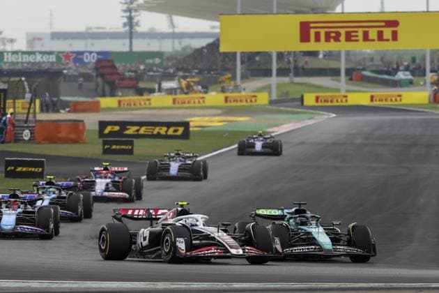 27 HULKENBERG Nico (ger), Haas F1 Team VF-24 Ferrari, action and 18 STROLL Lance (can), Aston Martin F1 Team AMR24, action during the Formula 1 Lenovo Chinese Grand Prix 2024, 5th round of the 2024 Formula One World Championship, WM, Weltmeisterschaft from April 19 to 21, 2024 on the Shanghai International Circuit, in Shanghai, China - F1 - CHINESE GRAND PRIX 2024 DPPI Panoramic 240420_R05_CHINA_DP_FGOO8785