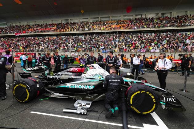 HAMILTON Lewis (gbr), Mercedes AMG F1 Team W15, portrait during the Formula 1 Lenovo Chinese Grand Prix 2024, 5th round of the 2024 Formula One World Championship, WM, Weltmeisterschaft from April 19 to 21, 2024 on the Shanghai International Circuit, in Shanghai, China - F1 - CHINESE GRAND PRIX 2024 DPPI Panoramic  240420_R05_CHINA_DP_JK984525