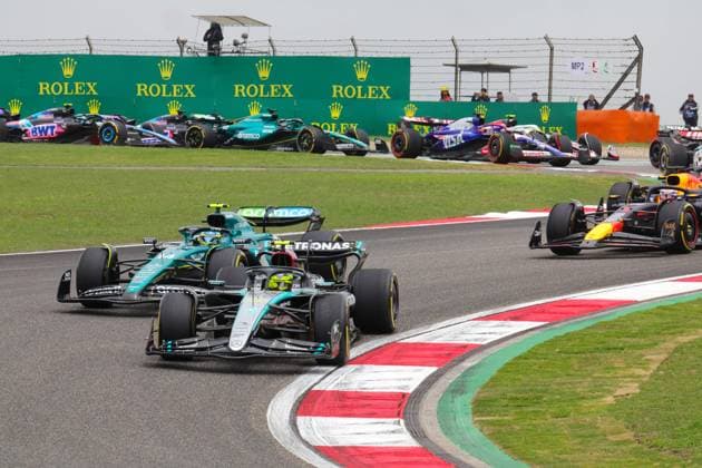 Start of the race 44 HAMILTON Lewis (gbr), Mercedes AMG F1 Team W15, action during the Formula 1 Lenovo Chinese Grand Prix 2024, 5th round of the 2024 Formula One World Championship, WM, Weltmeisterschaft from April 19 to 21, 2024 on the Shanghai International Circuit, in Shanghai, China - F1 - CHINESE GRAND PRIX 2024 DPPI Panoramic  240420_R05_CHINA_DP_JK984533