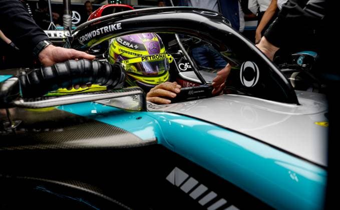 HAMILTON Lewis (gbr), Mercedes AMG F1 Team W15, portrait during the Formula 1 Lenovo Chinese Grand Prix 2024, 5th round of the 2024 Formula One World Championship, WM, Weltmeisterschaft from April 19 to 21, 2024 on the Shanghai International Circuit, in Shanghai, China - F1 - CHINESE GRAND PRIX 2024 DPPI Panoramic  240420_R05_CHINA_DP_JK984545
