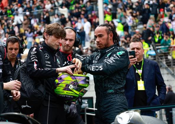 HAMILTON Lewis (gbr), Mercedes AMG F1 Team W15, portrait during the Formula 1 Lenovo Chinese Grand Prix 2024, 5th round of the 2024 Formula One World Championship, WM, Weltmeisterschaft from April 19 to 21, 2024 on the Shanghai International Circuit, in Shanghai, China - F1 - CHINESE GRAND PRIX 2024 DPPI Panoramic  240420_R05_CHINA_DP_JK984581