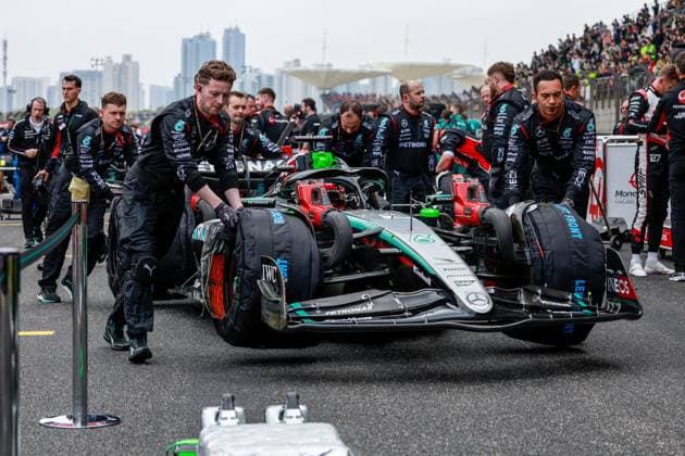 RUSSELL George (gbr), Mercedes AMG F1 Team W15, portrait during the Formula 1 Lenovo Chinese Grand Prix 2024, 5th round of the 2024 Formula One World Championship, WM, Weltmeisterschaft from April 19 to 21, 2024 on the Shanghai International Circuit, in Shanghai, China - F1 - CHINESE GRAND PRIX 2024 DPPI Panoramic  240420_R05_CHINA_DP_JK984583