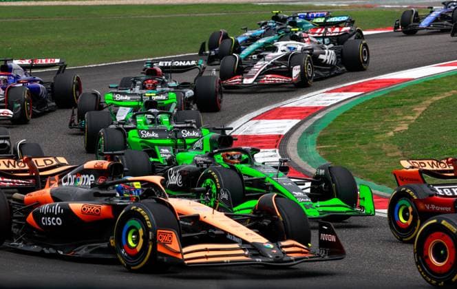 77 BOTTAS Valtteri (fin), Stake F1 Team Kick Sauber C44, action during the Formula 1 Lenovo Chinese Grand Prix 2024, 5th round of the 2024 Formula One World Championship, WM, Weltmeisterschaft from April 19 to 21, 2024 on the Shanghai International Circuit, in Shanghai, China - F1 - CHINESE GRAND PRIX 2024 DPPI Panoramic  240420_R05_CHINA_DP_JK984589