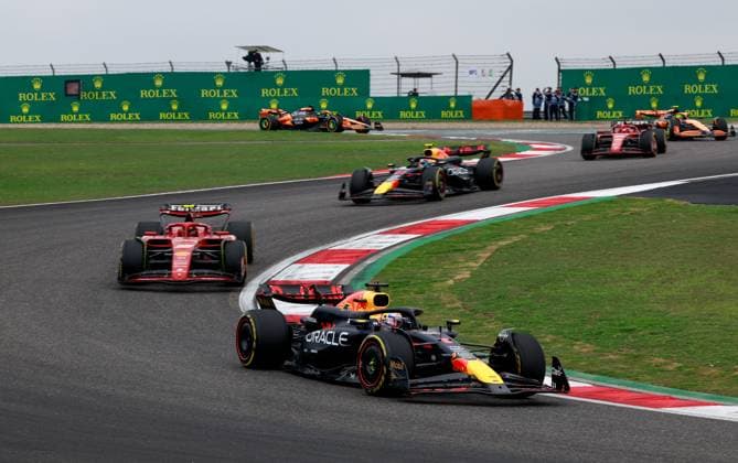 01 VERSTAPPEN Max (nld), Red Bull Racing RB20, action during the Formula 1 Lenovo Chinese Grand Prix 2024, 5th round of the 2024 Formula One World Championship, WM, Weltmeisterschaft from April 19 to 21, 2024 on the Shanghai International Circuit, in Shanghai, China - F1 - CHINESE GRAND PRIX 2024 DPPI Panoramic  240420_R05_CHINA_DP_JK984591
