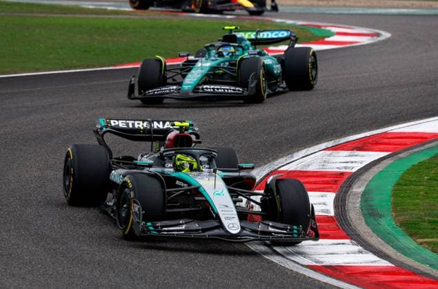 44 HAMILTON Lewis (gbr), Mercedes AMG F1 Team W15, action during the Formula 1 Lenovo Chinese Grand Prix 2024, 5th round of the 2024 Formula One World Championship, WM, Weltmeisterschaft from April 19 to 21, 2024 on the Shanghai International Circuit, in Shanghai, China - F1 - CHINESE GRAND PRIX 2024 DPPI Panoramic  240420_R05_CHINA_DP_JK984595