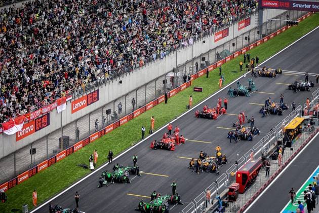 Pre grid before the start of the race, depart, during the Formula 1 Lenovo Chinese Grand Prix 2024, 5th round of the 2024 Formula One World Championship, WM, Weltmeisterschaft from April 19 to 21, 2024 on the Shanghai International Circuit, in Shanghai, China - F1 - CHINESE GRAND PRIX 2024 DPPI Panoramic  06436
