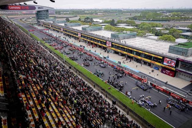 Pre grid before the start of the race, depart, during the Formula 1 Lenovo Chinese Grand Prix 2024, 5th round of the 2024 Formula One World Championship, WM, Weltmeisterschaft from April 19 to 21, 2024 on the Shanghai International Circuit, in Shanghai, China - F1 - CHINESE GRAND PRIX 2024 DPPI Panoramic  06408