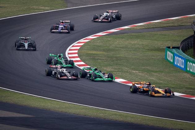 04 NORRIS Lando (gbr), McLaren F1 Team MCL38, action during the Formula 1 Lenovo Chinese Grand Prix 2024, 5th round of the 2024 Formula One World Championship, WM, Weltmeisterschaft from April 19 to 21, 2024 on the Shanghai International Circuit, in Shanghai, China - F1 - CHINESE GRAND PRIX 2024 DPPI Panoramic  06040