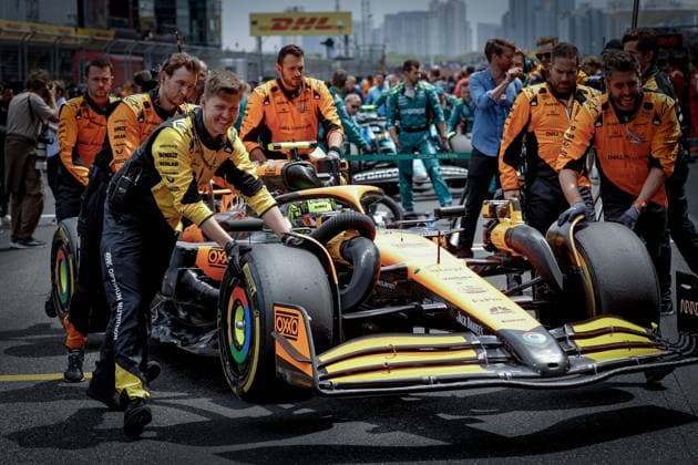 NORRIS Lando (gbr), McLaren F1 Team MCL38, portrait Sprint Race during the Formula 1 Lenovo Chinese Grand Prix 2024, 5th round of the 2024 Formula One World Championship, WM, Weltmeisterschaft from April 19 to 21, 2024 on the Shanghai International Circuit, in Shanghai, China - F1 - CHINESE GRAND PRIX 2024 DPPI Panoramic  05901
