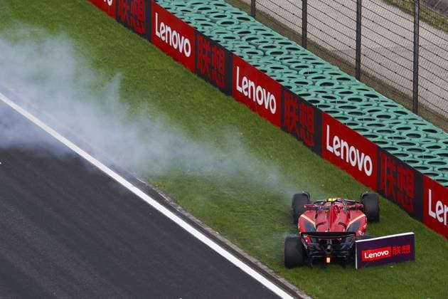 55 SAINZ Carlos (spa), Scuderia Ferrari SF-24, action during the Formula 1 Lenovo Chinese Grand Prix 2024, 5th round of the 2024 Formula One World Championship, WM, Weltmeisterschaft from April 19 to 21, 2024 on the Shanghai International Circuit, in Shanghai, China - F1 - CHINESE GRAND PRIX 2024 DPPI Panoramic  240420_R05_CHINA_DP_FGOO0058