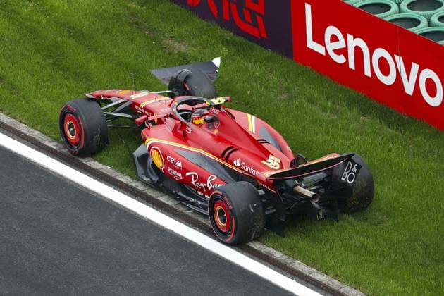 55 SAINZ Carlos (spa), Scuderia Ferrari SF-24, action during the Formula 1 Lenovo Chinese Grand Prix 2024, 5th round of the 2024 Formula One World Championship, WM, Weltmeisterschaft from April 19 to 21, 2024 on the Shanghai International Circuit, in Shanghai, China - F1 - CHINESE GRAND PRIX 2024 DPPI Panoramic  240420_R05_CHINA_DP_FGOO0100