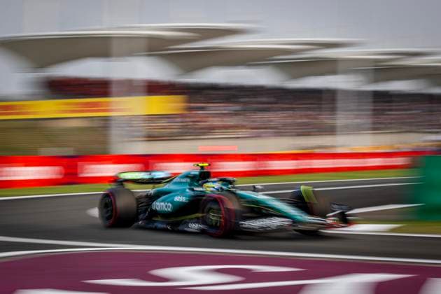 14 ALONSO Fernando (spa), Aston Martin F1 Team AMR24, action during the Formula 1 Lenovo Chinese Grand Prix 2024, 5th round of the 2024 Formula One World Championship, WM, Weltmeisterschaft from April 19 to 21, 2024 on the Shanghai International Circuit, in Shanghai, China - F1 - CHINESE GRAND PRIX 2024 DPPI Panoramic  08359