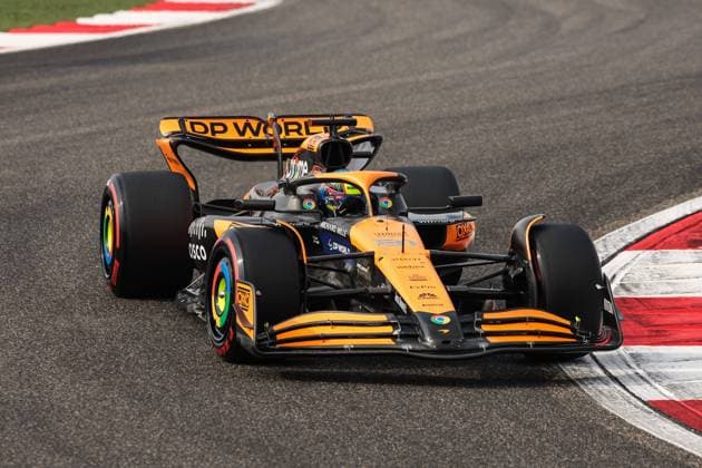81 PIASTRI Oscar (aus), McLaren F1 Team MCL38, action during the Formula 1 Lenovo Chinese Grand Prix 2024, 5th round of the 2024 Formula One World Championship, WM, Weltmeisterschaft from April 19 to 21, 2024 on the Shanghai International Circuit, in Shanghai, China - F1 - CHINESE GRAND PRIX 2024 DPPI Panoramic  240420_R05_CHINA_DP_XB3_3817