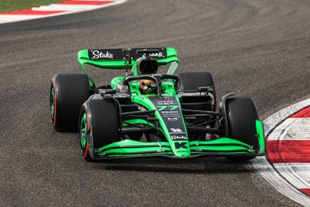 77 BOTTAS Valtteri (fin), Stake F1 Team Kick Sauber C44, action during the Formula 1 Lenovo Chinese Grand Prix 2024, 5th round of the 2024 Formula One World Championship, WM, Weltmeisterschaft from April 19 to 21, 2024 on the Shanghai International Circuit, in Shanghai, China - F1 - CHINESE GRAND PRIX 2024 DPPI Panoramic  240420_R05_CHINA_DP_XB3_3852