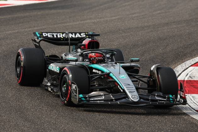 63 RUSSELL George (gbr), Mercedes AMG F1 Team W15, action during the Formula 1 Lenovo Chinese Grand Prix 2024, 5th round of the 2024 Formula One World Championship, WM, Weltmeisterschaft from April 19 to 21, 2024 on the Shanghai International Circuit, in Shanghai, China - F1 - CHINESE GRAND PRIX 2024 DPPI Panoramic  240420_R05_CHINA_DP_XB3_3933